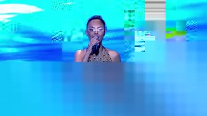 EBRU GÜNDEŞ - İKİMİZİN YERİNE (Canlı Performans) Videonun devamı YouTube kanalımda; youtube.com/ebrugundes | Ebru Gündeş