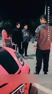 Anh chàng lái taxi trên đường thì bất ngờ có 1 cô g-ái lái chiếc siêu xe đuổi theo xin bái làm thầy vì kỹ năng lái xe siêu đỉnh của anh | Siapa Suruh