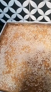 Bingka Labu @ Bengkang Labu Bahan-bahan 5 biji telur Gred A .. ( boleh guna 3 biji sahaja) CF guna Size B 5 biji 200 ml air 300 ml pati santan (boleh guna santan kotak atau santan fresh) 200 g tepung gandum 2 - 3 Titik Xeero utk 1 adunan 1/2 camca teh garam 1 camca teh esen vanilla 450 g labu manis, dikukus hingga lembut dan dilecek halus atau direbus 1 sb butter dicairkan Bijan, jika suka Cara-cara Blender labu bersama, santan, garaam, esen sehingga halus. Kemudian masukkan telur dan tepung,Xee