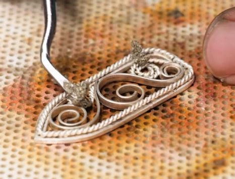 687K views · 1.4K reactions | Chic & Handy! Crafting Elegant Cases for All Your Must-Haves! | 5-Minute Crafts | Facebook