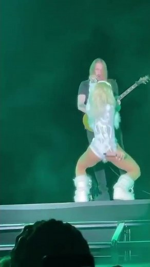 Doja Cat doing her thing 🔥