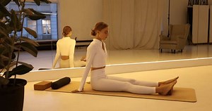 Jeune femme séduisante en vêtements de : vidéo de stock (100 % libre de droit) 1111930017 | Shutterstock