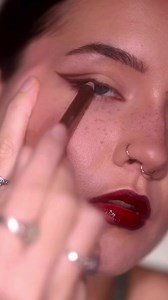 Get that lit-from-within glow with our stunning Highlighter in shade...