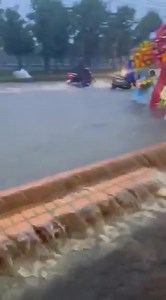 Ai cũng chúc khai trương hồng phát, tiền vào như Nước. Mà Nước này lớn thật cả nhà ạ 😬 | Bà Rịa Youth