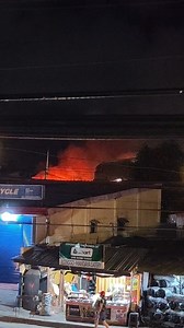 SUNOG SA BUHANGIN TAN-AWA: Tipik sa live video sa netizen nga si Leo Andrew Yong sa nahitabong sunog sa Medalla Milagrosa, Buhangin, dakbayan sa Davao, mga alas 7:30 sa gabii, Agosto 1, 2025. Sumala sa uploader, napawong na ang kayo sa kasamtangan. Dugang detalye mosunod. 🎥 Leo Andrew Yong | Superbalita Davao