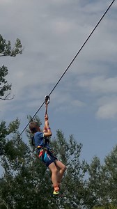 5.2K views · 179 reactions | Știm că îți dorești să valorifici fiecare final de săptămână cum poți mai bine. De aceea, noi îți propunem să petreci o zi la înălțime, plină de distracție pentru toată familia, dar și de puțină adrenalină. Ce spui, ne vedem în weekend La Cătzărat? #Aventura #Tiroliana #Catarat #Distractie #Familie #Copii #Natura #Weekend #ActivitatiDeWeekend | Parcul La Țară | Facebook