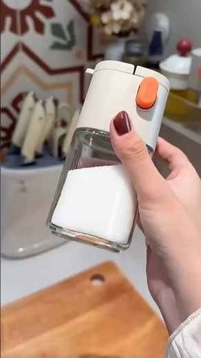 Dual-Use Push-Type Salt Dispenser | Reusable Quantitative Spice Jar for Kitchen