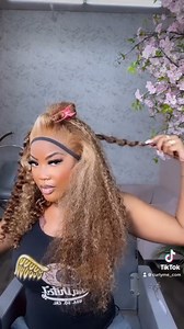 Curling curly hair is always a vibe Hair @curlyme_com : Highlight kinky curly wig in 26” and 180% ✅Direct hair link: https://curlyme.com/collections/ombre-hair-honey-blonde-highlight-wigs/products/honey-blonde-ombre-hair-color-highlight-human-hair-wigs-kinky-curly-lace-front-wigs?variant=40380388147357 ✈️Order today, ship out tomorrow | CurlyMe | Facebook