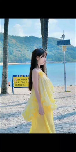 Stunning Beach Candid Shots of Hana