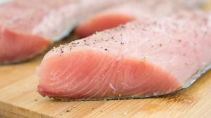 Settembre è il mese della lampuga: un pesce povero, ma di qualità. La ricetta dello chef