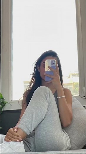 How to pose: Best Mirror Selfie Poses for girls 🪞🫶🏽#short #shorts #fitness #fashionshorts #ig