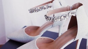 Side View Wedding High Heels Bride: vídeo stock (100% livre de direitos) 3428199809 | Shutterstock