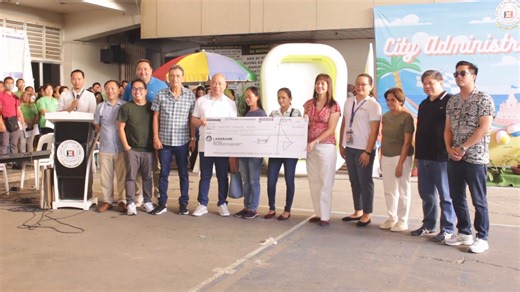 103 reactions | KLAREX LEADS ALLOCATION OF CASH AID TO HOMEOWNERS. Cagayan de Oro City Mayor Rolando ‘Klarex’ Uy led fellow city elected officials in turning over financial assistance ranging from P50,000 to P300,000 to various homeowners associations under City Hall’s Social Entrepreneurship Program during Monday’s flag raising program.//Text and edited clips by SC with CIO footage by Jun Cañete | Cagayan de Oro City Information Office | Facebook