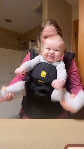 THE WIGGLE 😍😭 • • • #babywop #wopchallenge #baby #momlife #babydance #babywearing | Shannon Nowicki