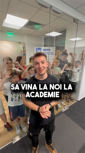 Cursuri IT Bucuresti on Instagram: "🌞 Taberele de vară STEP IT Academy – pentru copii 7–13 ani ✨ Ce descoperă copiii? * Noțiuni de bază despre vlogging și platforme digitale. * Ce face un vlogger în fiecare zi + gândire critică aplicată. * Activități online & offline: filmează, editează, dar și se joacă, fac sport și participă la vizite culturale. 💡 Cum învățăm? * 0% teorie, 100% aplicație. * Copiii construiesc jocuri, își creează propria lume digitală și își dezvoltă creativitatea. * Fiecare 