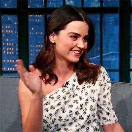 ––––––––––––––––– ♚ Jenna Coleman on The Late Show with Seth Myers on December 13, 2017. | » take care of Jenna Louise Coleman.