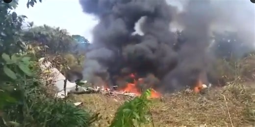 Au moins 66 morts dans le crash d'un avion militaire en Colombie | RTS