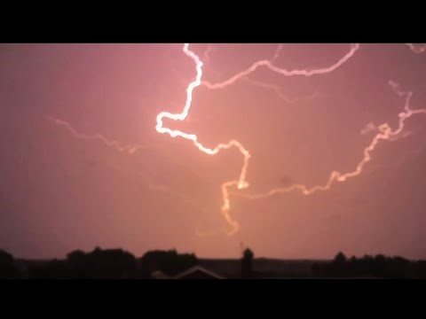 I witnessed THE MOST BEAUTIFUL display of anvil crawler lightning!