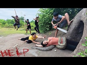 Horrifying! 4 Fearless Hunters Save Girl from Deadly Anaconda Attack