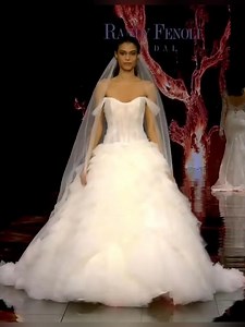 22K views · 517 reactions | Randy Fenoli Colección 2024 (P2) #VestidosDeNovia #ModaNupcial #EleganciaRomántica #PasarelaNupcial #TendenciasNupciales #Bodas2024 #AmorEterno #NoviasFelices #ModaBridal #DiseñosExclusivos #NoviasSoñadoras #Colección2024 #EstiloNupcial #FashionBride #WeddingInspiration #BellezaNupcial #dreamdresses | Wedding Today | Facebook