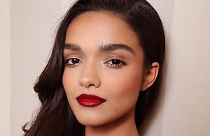 Cherry Cola : cette teinte de rouge à lèvres captivante est la plus en vogue du moment - Elle