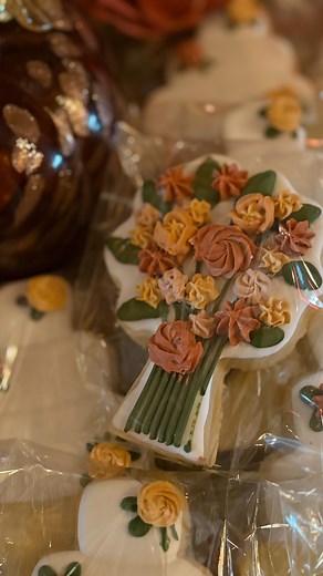 Wedding cookies are ready! #eclipseevents #partieswithpizazz #2decoratingdivas #letusdazzleyourday #weddingfavors #cookiesandtea #knoxvillecookies #customcookies #decoratedcookies #weddingcookies | Eclipse Events