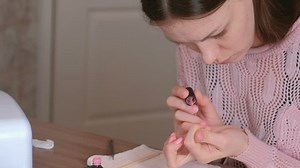 Woman Puts Second Coat Pink Shellac : vidéo de stock (100 % libre de droit) 1014226253 | Shutterstock