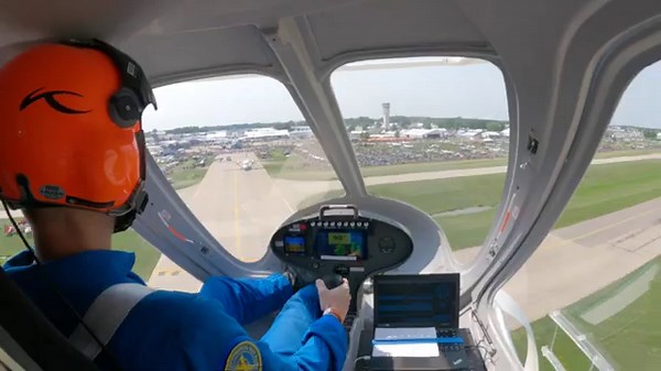 Volocopter、2人乗りeVTOLの試験飛行を米国で初披露--自作飛行機関連のイベントで