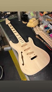 Pensa MK-D 1103 • • #guitar #guitars #electricguitar #guitarist #guitarplayer #customguitar #timmcgraw #guitarporn #guitarsdaily #guitarsolo #guitarcover #guitarsofinstagram #guitarhero #guitarlove #guitarlife #guitaramp #guitarpedals #playguitar #knowyourtone #stevemillerband #sultansofswing #markknopfler #direstraits #vincegill #luisalbertospinetta #gustavocerati #instaguitar #guitargram #instaguitars #ギター | Pensa Custom Guitars