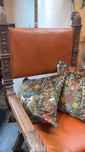 Rainy Day shopping at the Paris Flea Market 🇫🇷☔️ #parisfleamarket #parisshopping #fleamarketfinds #fleamarketstyle | DIY Inspired