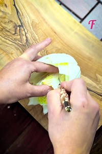 Una zucchina e un cavolo cinese diventano fantastiche decorazioni alimentari | Fabiosa Italia