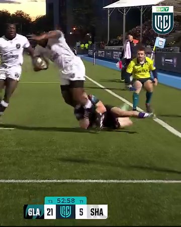 The offload from Aphiwe Dyantyi 😮‍💨 The one handed catch from Ntuthuko Mchunu 🤩 Hollywoodbets The Sharks are over in the corner 💪 #BKTURC #URC #GLAvSHA | BKT United Rugby Championship