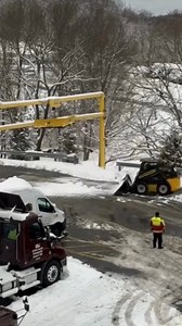 Goodbye snow, hello clean roof! 👋❄️ #dashcam #trucktok #cdldriver #owneroperator #kenworth #peterbilt #truckingnation #semitruck #truckdriver | TruckTok