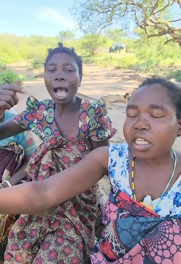 Gracias a vosotras mujeres bellas. An’tanee y No’tundee Nos dan las gracias , Anjana, Verónica , Ojam, estamos con la tribu para ayudarles. #verohadzabetribelife#experienciahadzabe#respetohadzabe#españatanzania #suscribete