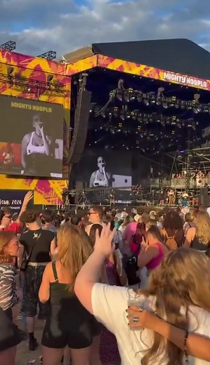 Perrie Edwards sings “Secret Love Song” at Mighty Hoopla