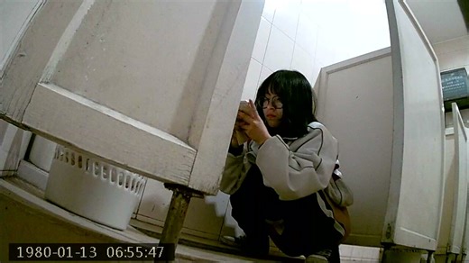 Chinese student poop in school - video 3