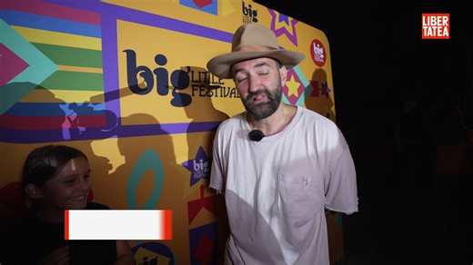 🎤✨ La Big Little Festival, Smiley a avut parte de un interviu special: trei fete curajoase i-au pus întrebări despre viața lui, despre cum petrece timp cu fetița lui și despre ce înseamnă familia pentru el. 💛 Un moment plin de naturalețe și zâmbete, exact așa cum ar trebui să fie un festival dedicat părinților și copiilor. 👨‍👩‍👧 📹 Vezi interviul aici 👇 | Libertatea