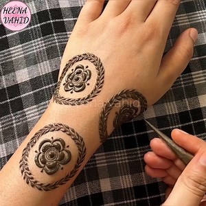 454K views · 6.2K reactions | Simple roses with circle leaves henna design for backside 2024 #henna #mehndi | Mehendi Art by Heena Vahid | Facebook