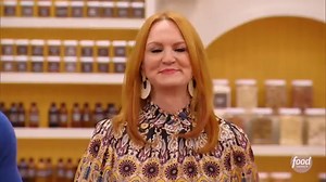 A $10,000 prize is up for grabs as five superstar bakers attempt to make The Pioneer Woman - Ree Drummond Eddie Jackson - FIT CHEF EDDIE laugh with cute Christmas cookie comics! 🍪💬🎅 See who wins on back-to-back *season finale* episodes of #ChristmasCookieChallenge > TONIGHT at 8|7c | Food Network