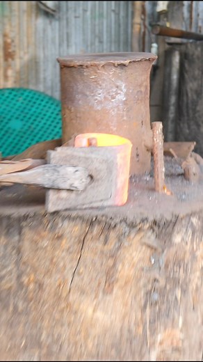 18K views · 247 reactions | Unfolding spring leaf bushing front eye to make a knife #diyknives #forgingknife #meta #metalworks #metal #blacksmith | METAL WORKS | Facebook