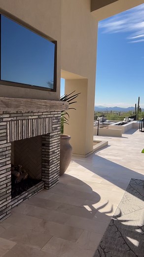 From the view of the negative Edge pool, to the breakfast nook and kitchen. So many great details in this one. | AFT Construction