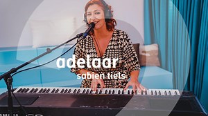Sabien Tiels heeft iets met cijfers. Op vrijdag 9.9 stelt ze haar 9de album voor. Drie dezelfde cijfers vormen een engelengetal. Wat moet je meer hebben? Een goed liedje natuurlijk. Geniet van 'Adelaar'. 🎶 | Radio2