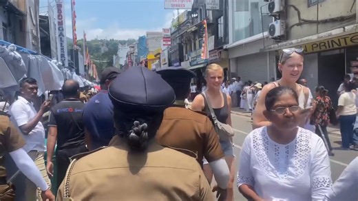 දළදා බිමේ පොලිස් - හමුදා මත ගැටුම් තවදුරටත්‼️ Sri Lanka Police Sri Lanka Army - Defender of the Nation වැඩිදුර විස්තර සඳ​හා: 👉www.InfoSriLanka.lk 📲 උණුසුම් පුවත් ඔබේ දුරකථනයට එසැනින් ලබාගැනීම​ට ➡ WhatsApp Channel: https://bit.ly/4cJ0Ivk ➡ WhatsApp Group: https://tinyurl.com/3m7shc5z #lka #News #SriLanka #InfoSriLankaNews #infosrilankaLK | Info Sri Lanka News - www.infosrilanka.lk