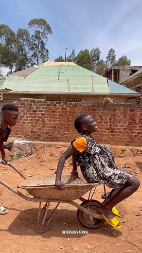 1.3M views · 80 reactions | Pregnant woman 擄 looks for toilet  藍來 who remember that situation 藍 #reels #fun #share #viral #trending #dance #reelsinstagram #instagram #instagood #michaeljackson #amazing #music #linkinbio #donate #africa #support #love #comedy | Hypers Kids Africa | Facebook