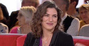 Michel Galabru : sa fille Emmanuelle, émue aux larmes à l'évocation de son souvenir (ZAPTV)