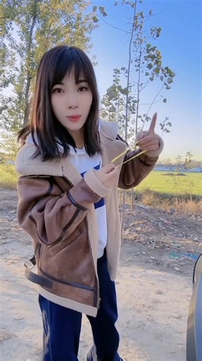 12K views · 290 reactions | How can it be called mastering frameless shooting? Refer to the girl in the video who shoots and enjoys the process naturally. To view more wonderful shooting activities→ www.gzkband.shop #frameless | Gzkband | Facebook