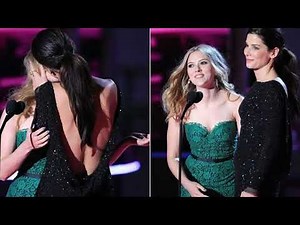 Scarlett Johansson Kisses Sandra Bullock