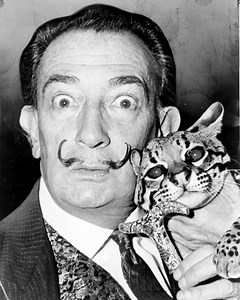 Impression sur toile Salvador Dalí avec son animal de compagnie, l'ocelot, art surréaliste emblématique surréaliste - Etsy France