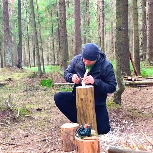 Bushcraft birch Spoon Carving in 30min into the wood Handmade Forged knifes How To Carve A Spoon.#bushcraft #adventure #outdoors #survival #camping #cabinlife #cabincrew #wilderness #logcabin | Mountain Cabins