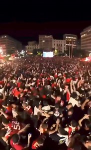 101K views · 1K reactions | Kumate info z Pireusu: Gdy Olympiakos zdobywał puchar Ligi Konferencji, portowe miasto zapłonęło tak, jakby byli tam sami Hefajstos z Prometeuszem! | Kumate info | Facebook